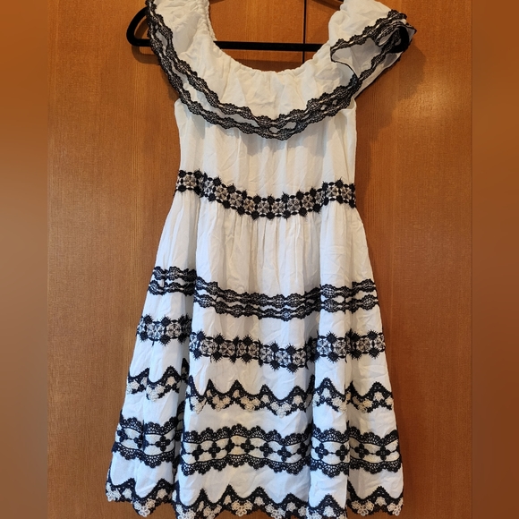 alice + olivia ✦ Rozzi Off Shoulder Dress ✦ - Picture 4 of 6